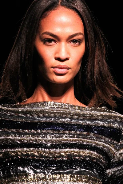 Look 16